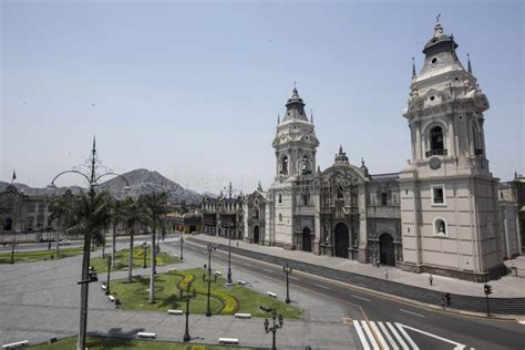 Catedral Basilica De Lima En Plaza Mayor Lima Peru Stock Foto Image