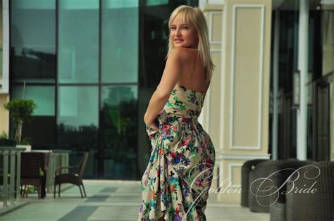 54 Yo Lana From Poltava Ukraine Gray Eyes Blond Hair Id 815868