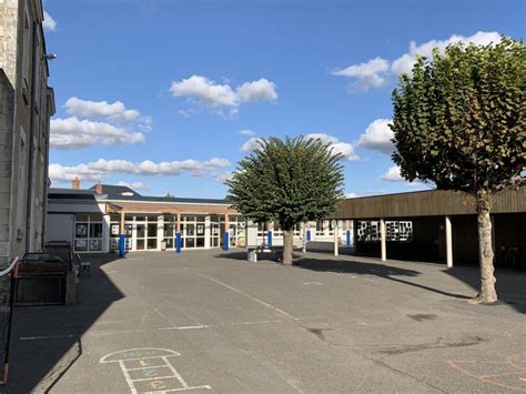 École Primaire De Cléré Les Pins