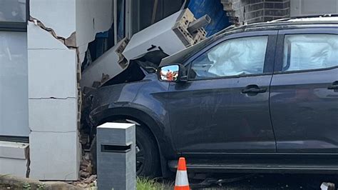 Video Of Moment Car Smashes Into Two Houses On Gorge Rd Newton The