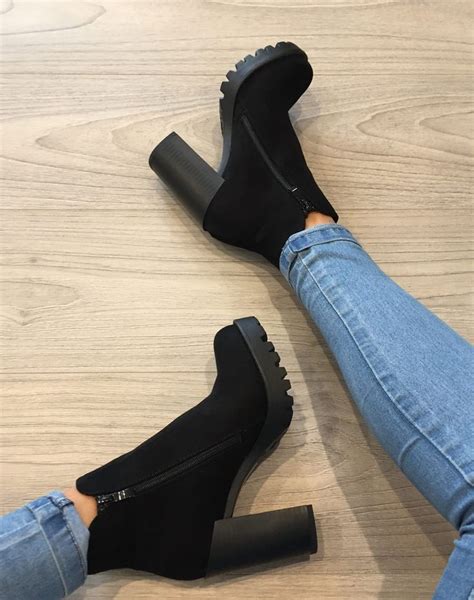 Bottines En Suédine Noires Avec Grosse Semelle Et Talon Chaussures Femme Chaussure Mode