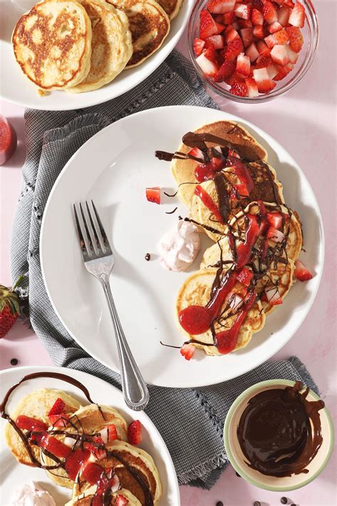 Pancakes With Nutella And Strawberries