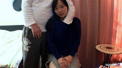 Pequeña Japonesa De Tetas Pequeñas Adolescente Seduce A La Primera Vez Sexo Con Preñada En