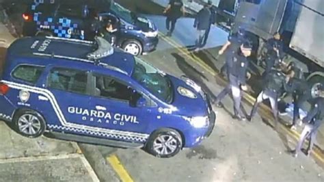 Guardas são agredidos durante ação para lacrar adega em SP VEJA VÍDEO