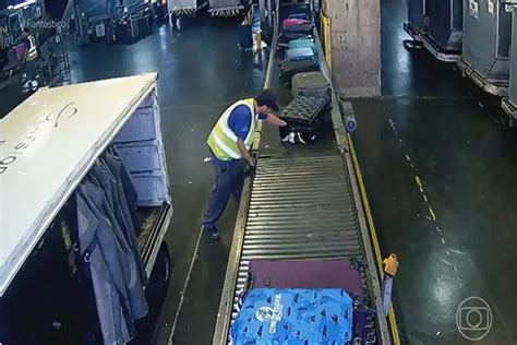 Imagens Mostram Troca De Malas De Turistas Brasileiras No Aeroporto De