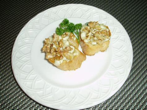 Meatless Mediterranean Crostini With Gorgonzola Walnuts And Honey