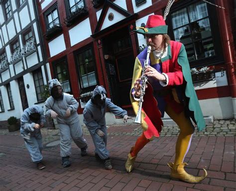 The Pied Piper and his clarinet | Bibliolore