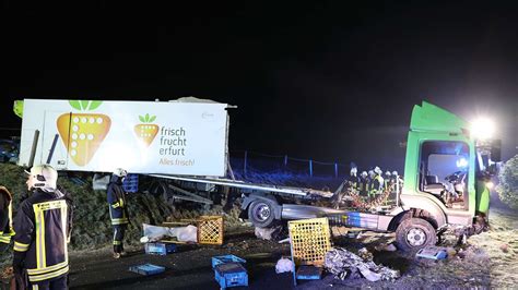 Schwerer Unfall Mit Lkw Zwei Verletzte