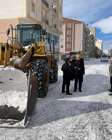 Eleşkirt te kar temizleme çalışması devam ediyor