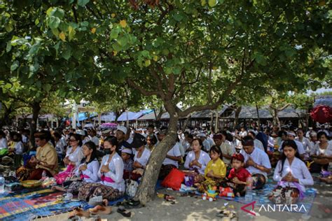 Upacara Melasti Di Tangerang ANTARA News