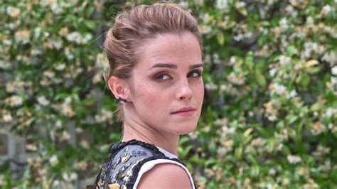 Emma Watson colabora en el lanzamiento de una línea telefónica para