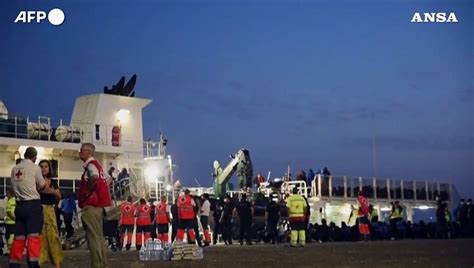 Migranti Sbarcate 518 Persone Alle Canarie Nelle Ultime 12 Ore Video