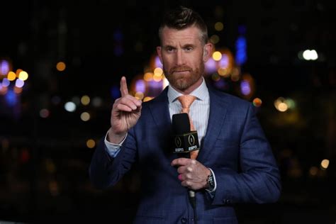 Whos Reporter Marty Smith From Espn Wiki Height Salary Wife Net