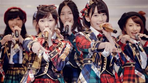 Akb48「希望的リフレイン」ビデオクリップのワンシーン。 歴代センター大集合！akb48疾走マイクリレー [画像・動画ギャラリー 3