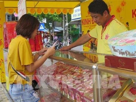 Mooncakes Makers Stepping Up Their Game Vietnam Vietnamplus