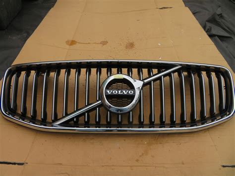 ATRAPA GRILL ZDERZAKA VOLVO XC60 II 2017 0712 32368147 31425539