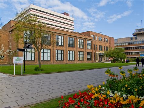 Hull University Campus Library And Flowers Rob Miles Flickr