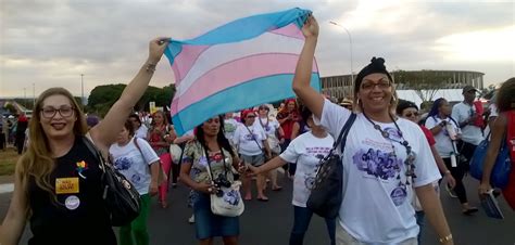 Revista Visagem Caminhada de Mulheres em Brasília em maio de 2016