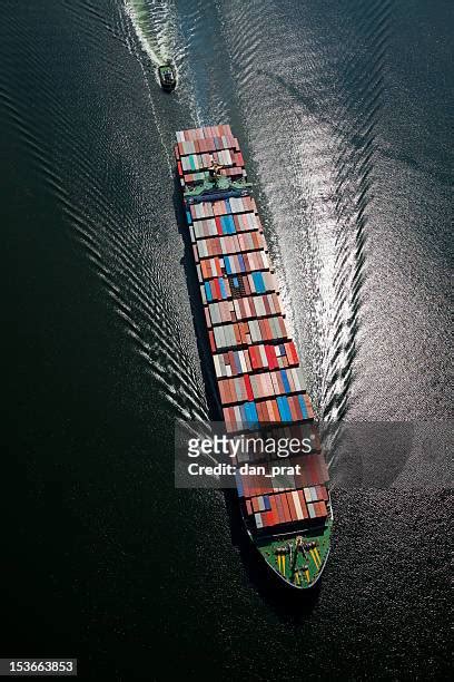 Ship Wakes Photos And Premium High Res Pictures Getty Images