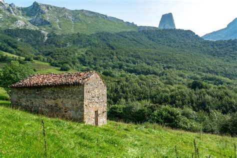 Naranjo De Bulnes Bekannt Als Picu Urriellu In Asturias Spain