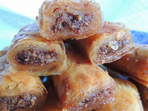 Jednostavni recepti Rol baklava sa čokoladom i kikirikijem