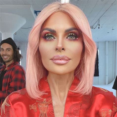 Lisa Rinna Posted Photos Of Herself Wearing Four Wigs On Her Instagram Page Celebrities Kris