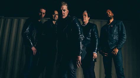 Queens Of The Stone Age Libera O Videoclipe Oficial Da Tima Paper