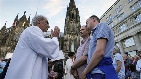 Katholische Kirche Wann Der Segen Für Homosexuelle Paare Erlaubt Ist