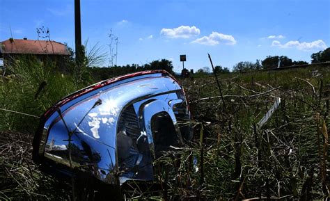 Teretni Vlak Naletio Na Automobil Kod Po Ege I Voza Ica I Suvoza Ica Su