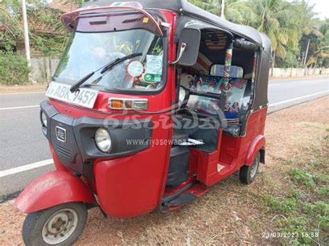 Bajaj RE Used 2016 Petrol Negotiable Sri Lanka