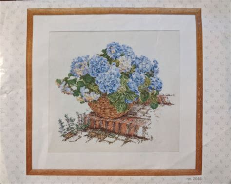 Thea Gouverneur Linen Counted Cross Stitch Kit Mandje Hortensia