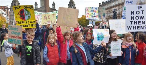 Jóvenes activistas se toman la COP26 y Glasgow para exigir acciones