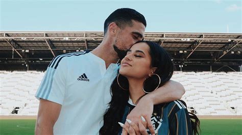 Becky G Anuncia Su Compromiso Con El Futbolista Sebastian Lletget