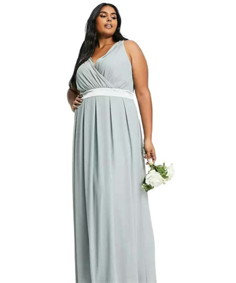 The Best Plus Sized Bridesmaid Dresses For The Wedding Season