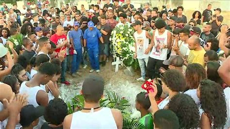 Enterrado Corpo De Adolescente Morto Por Vizinho PM No Rio GloboNews