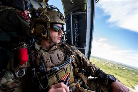 Dvids Images Pararescue Jumpers Perform A Rescue Demonstration At