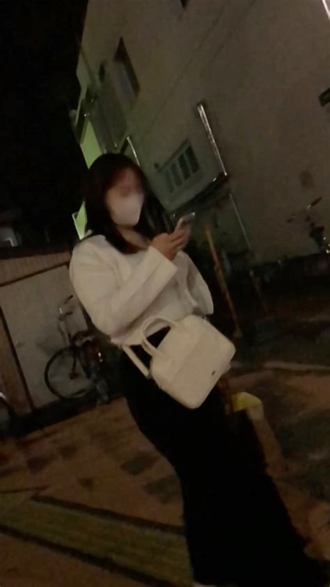 【追い抜きからのすれ違いざまの眺め23】夜の街を歩く長身お姉さんは規格外の爆乳！ Pandg