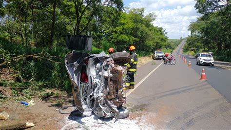 Idoso Fica Ferido Ap S Carro Capotar E Pegar Fogo Em Rodovia Na Regi O