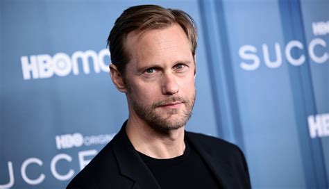 Gólyahír Alexander Skarsgård apa lett Glamour