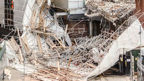 Road To Stay Closed After Reading Scaffolding Collapse Bbc News