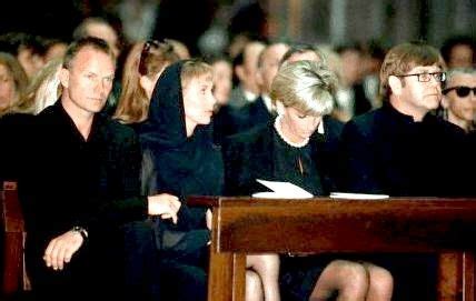 July Gianni Versaces Funeral Gianni Versace Carolyn