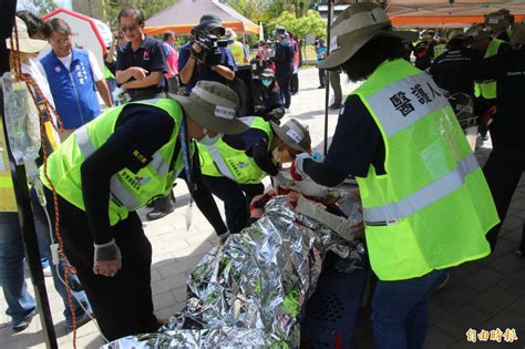 模擬體育館震垮百餘人傷 台東災難醫療救護隊實兵演練 自由健康網