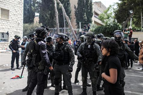 Enfrentamientos En El Funeral De La Periodista Palestina Asesinada