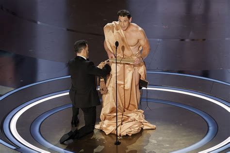 Esta Es La Raz N Por La Que John Cena Apareci Sin Ropa En Los Oscar