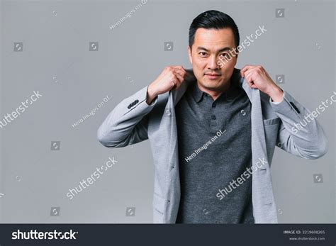 18 159 Putting On A Jacket Images Stock Photos Vectors Shutterstock