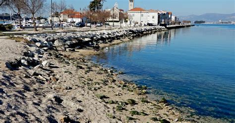 Slobodna Dalmacija Ljudi se kupaju na plaži u Solinu djeca igraju