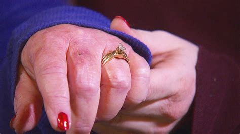 Woman Discovers Lost Wedding Ring In Christmas T Youtube