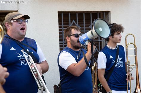 Galer A Disfraces Y Charanga En Tardelcuende Para Celebrar Sus