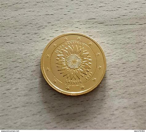 Lettonie LETTONIE 2023 TOURNESOL UKRAINIEN 2 EUROS COMMEMORATIVE