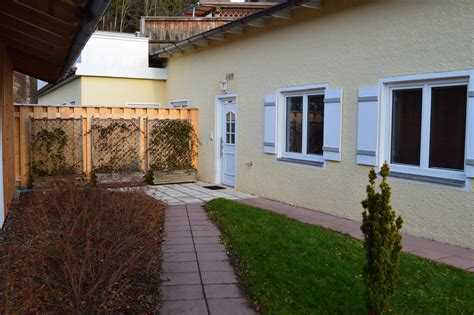 Barrierefreiheit auf ca 100 m² zwei Zimmer EG Wohnung mit Garten